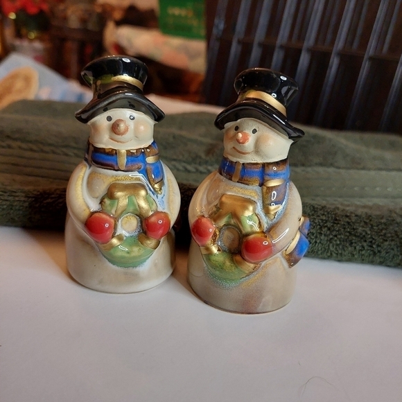 Vintage Jolly Snowman Salt & Pepper Shakers - Picture 5 of 9